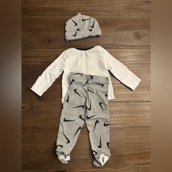 Nike Outfit - Picture 5 of 5